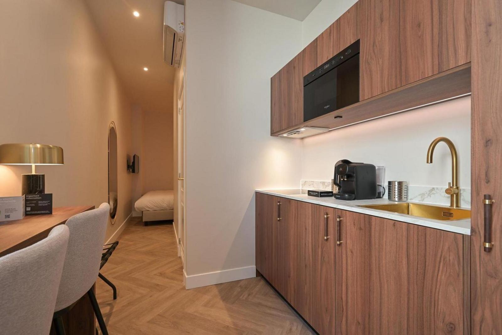 Novallure Downtown - Short Stay Apartments Гаага Номер фото