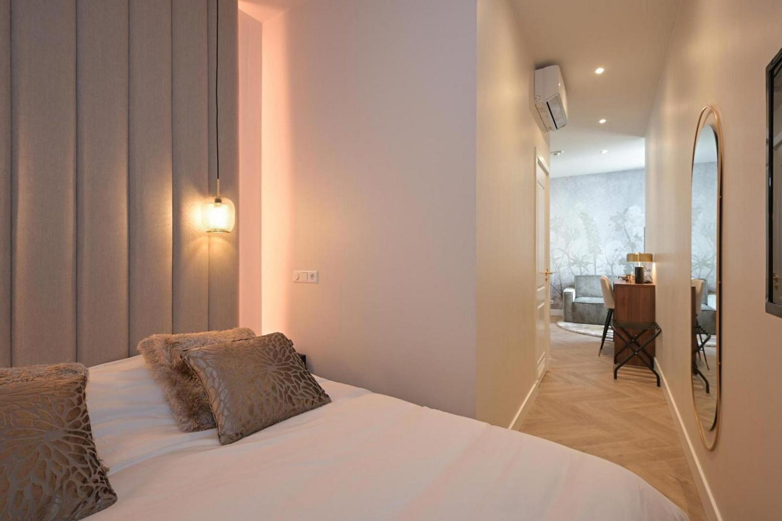 Novallure Downtown - Short Stay Apartments Гаага Номер фото