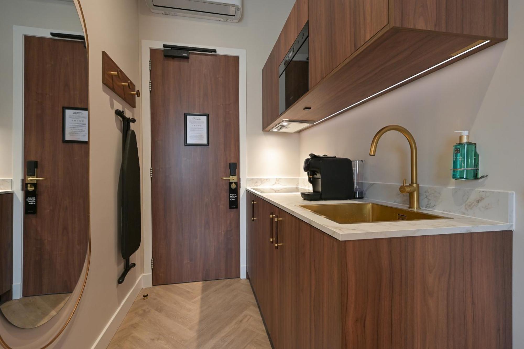 Novallure Downtown - Short Stay Apartments Гаага Экстерьер фото