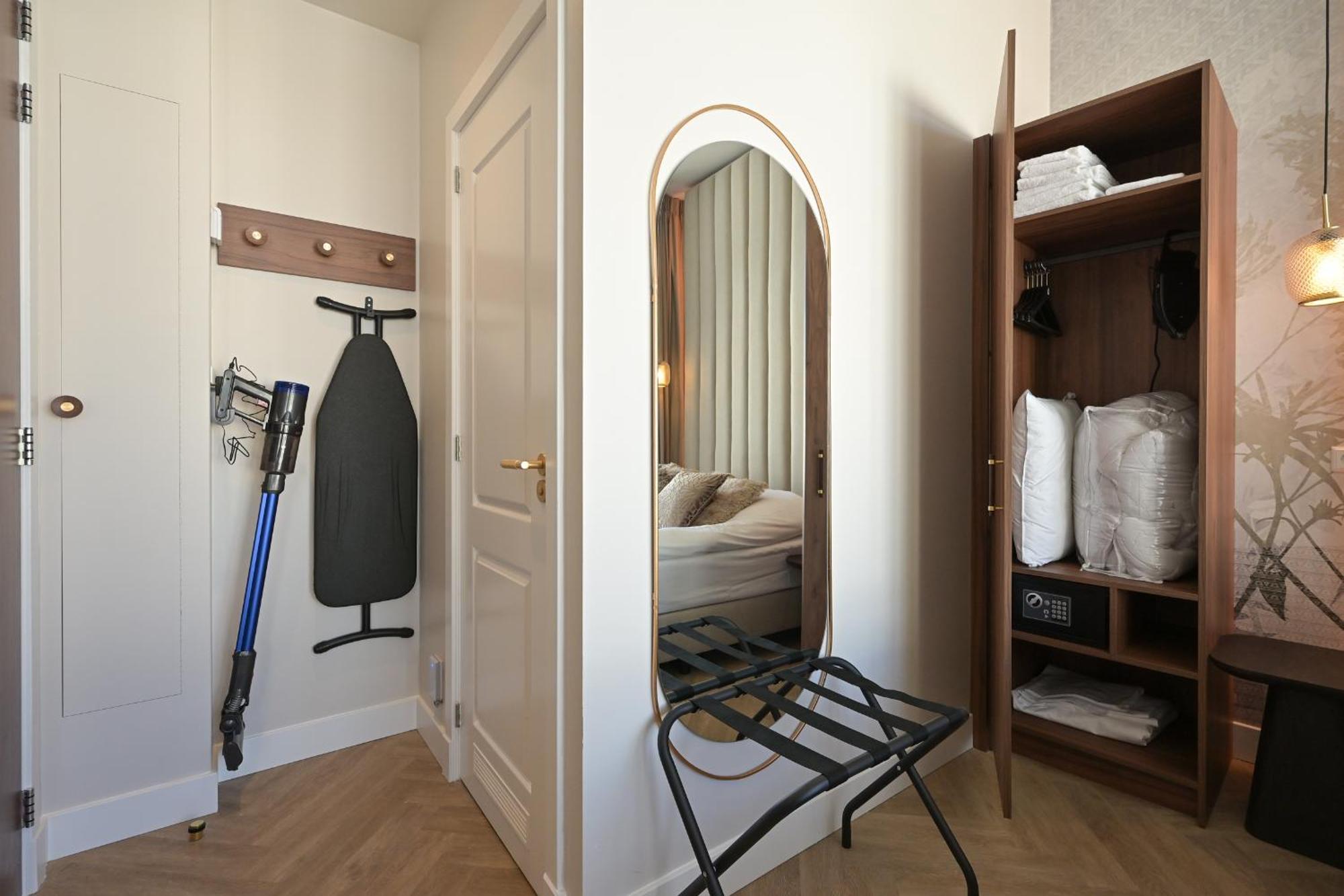 Novallure Downtown - Short Stay Apartments Гаага Экстерьер фото